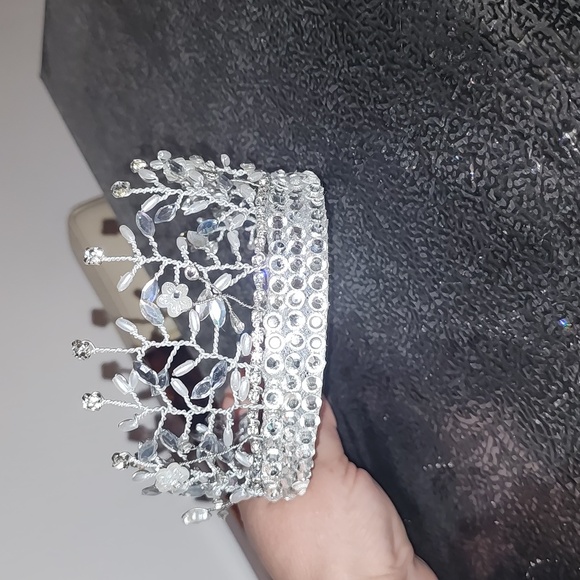 Sold - Picture 3 of 5